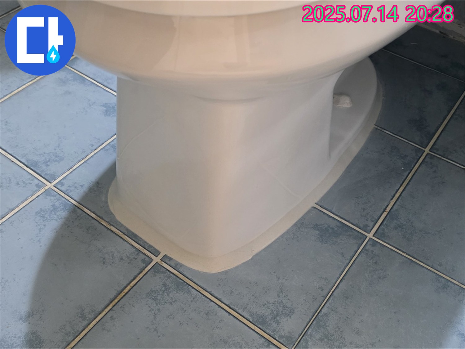 오남읍 두산아파트 - 변기 하부 실리콘 마감으로 누수 완벽 해결