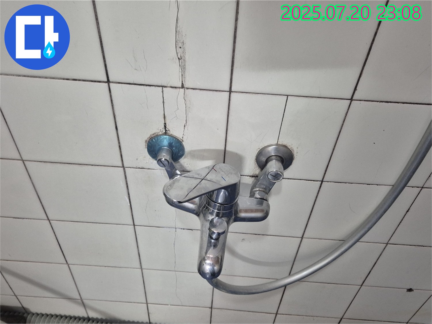 합정동 현대빌라 샤워기 벽 누수 - 타일 들뜸 현상 확인 후 보수