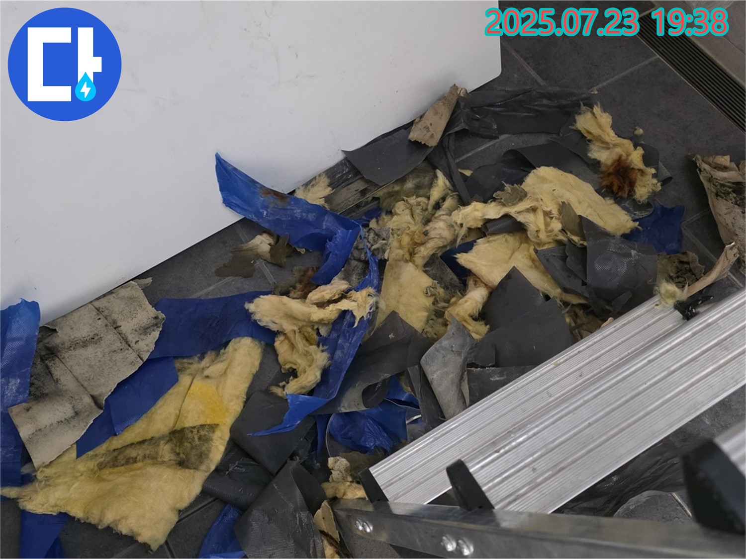노원구 중계동 라이프청구신동아 아파트 누수 - 젖은 단열재와 폐기물 처리 과정 - 꼼꼼하고 안전하게 폐기물 처리