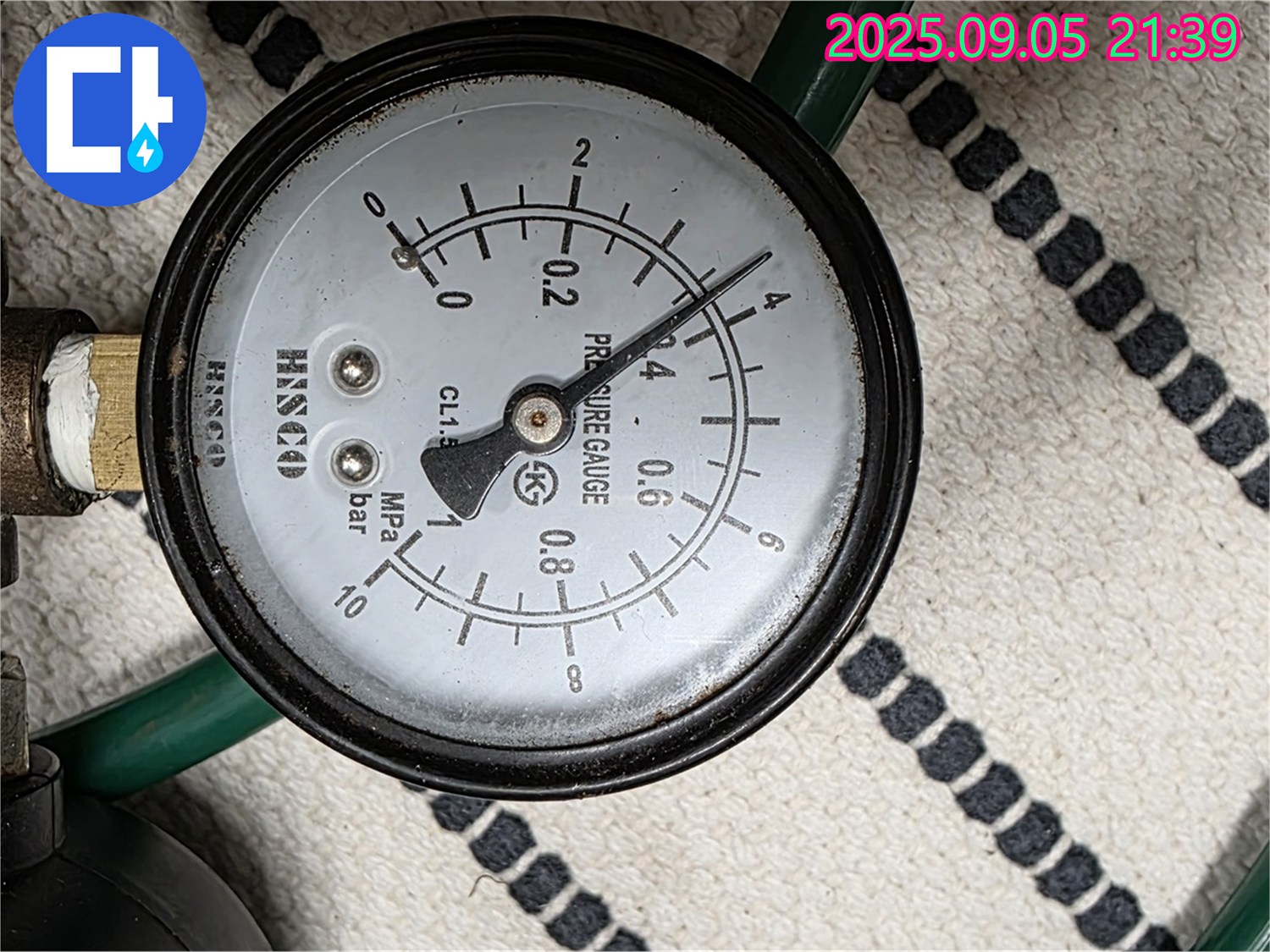 정밀 압력 검사 - 숨은 누수를 찾아내는 핵심 과정입니다.