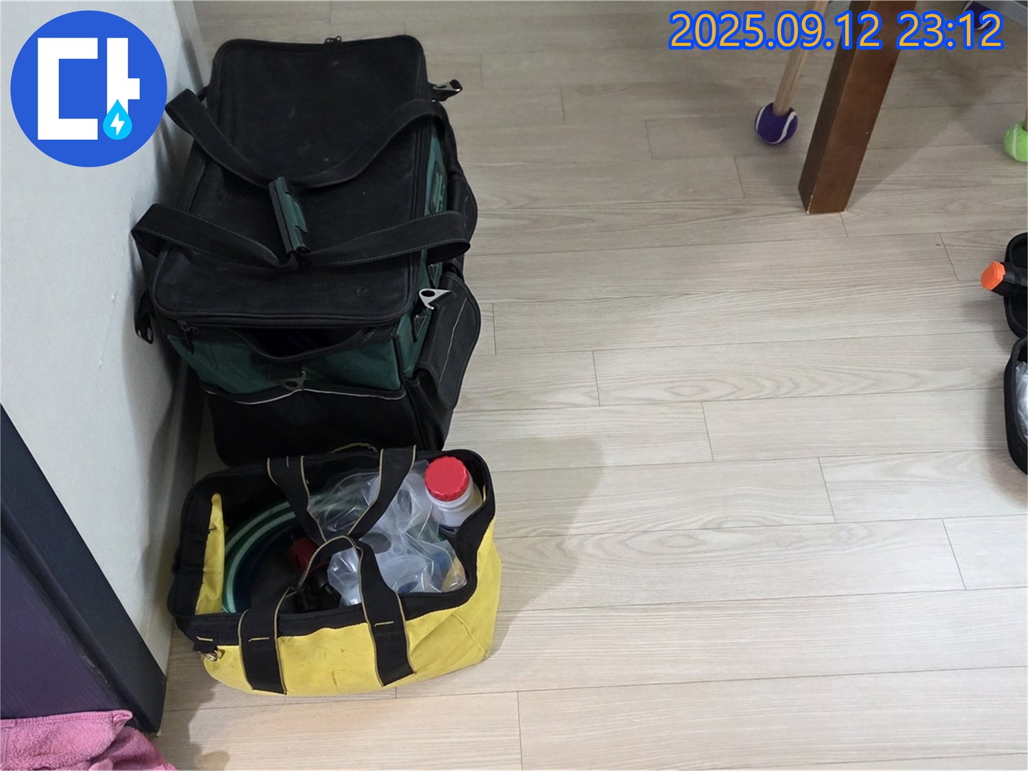누수 해결을 위한 장비 점검 - 꼼꼼한 점검으로 완벽한 해결을 약속드립니다.
