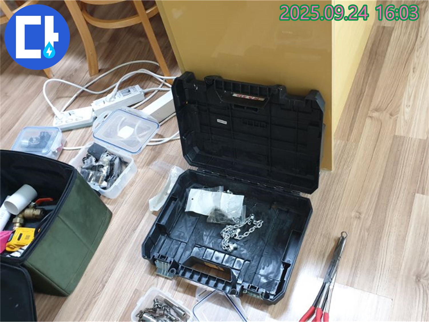 안전 최우선 - 노원구 월계동 누수 해결을 위해 안전을 최우선으로 생각하며 멀티탭을 준비했습니다.