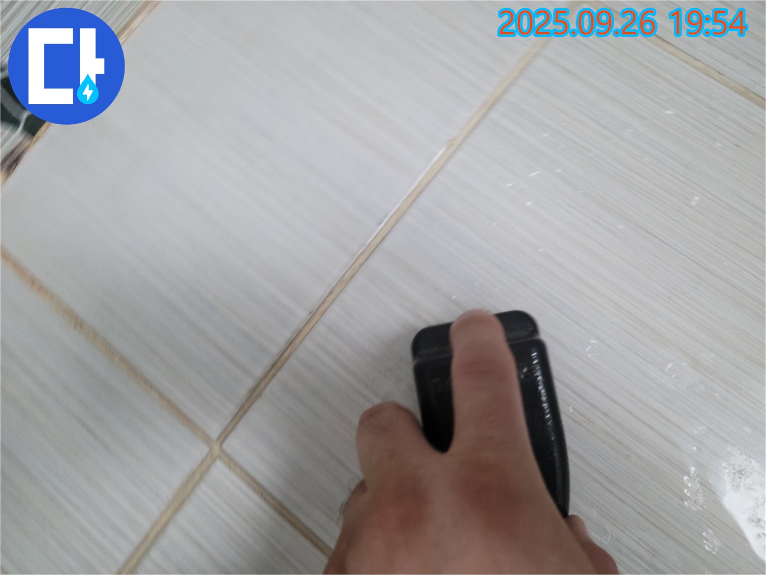 동두천 누수탐지 - 틈새 청소로 쾌적한 욕실 만들기 - 고객 만족