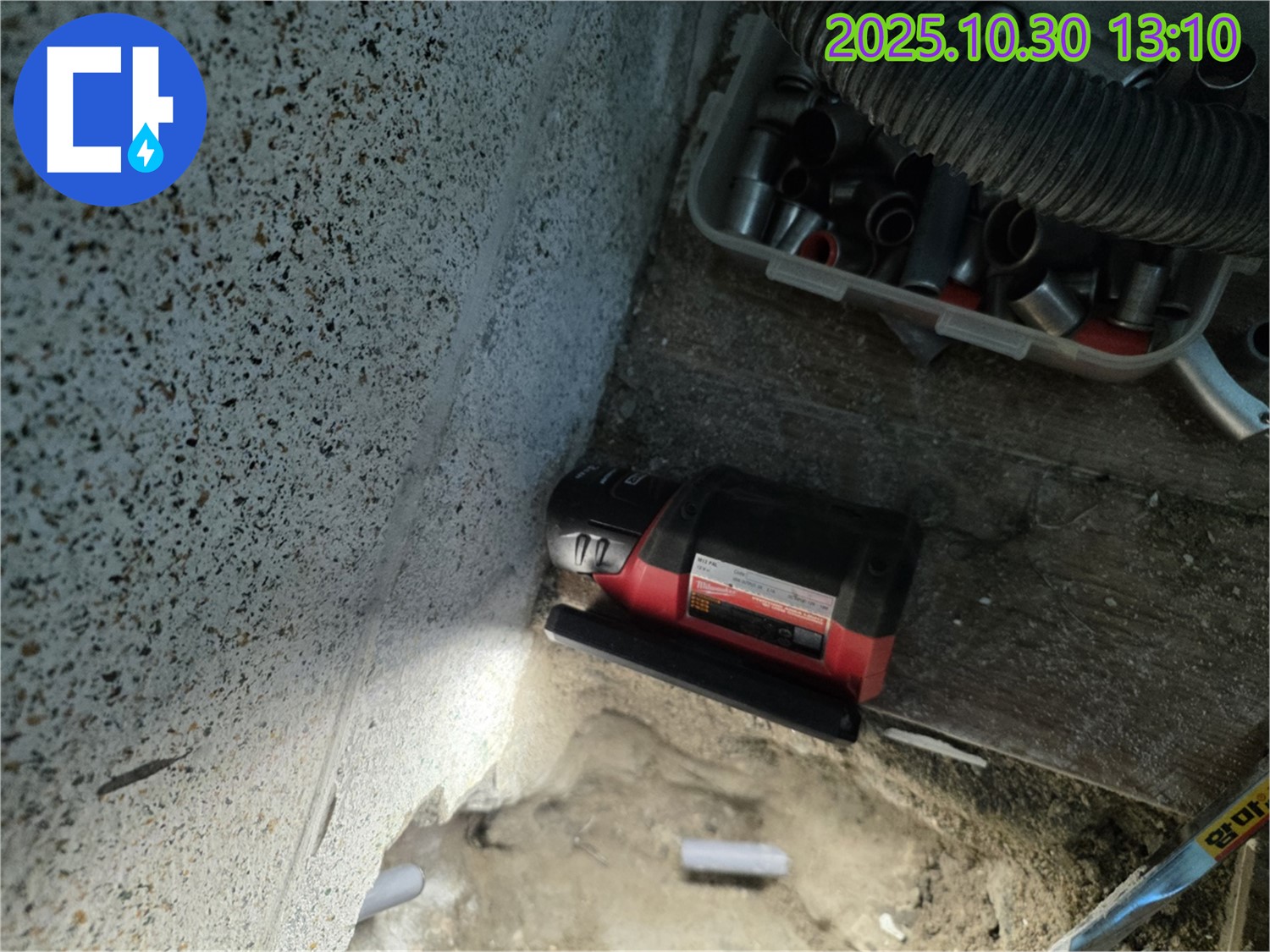 동두천시 방죽로 누수 - 누수 탐지 중 배관 연결 부위 문제 발견 - 정확한 원인 파악이 중요합니다.
