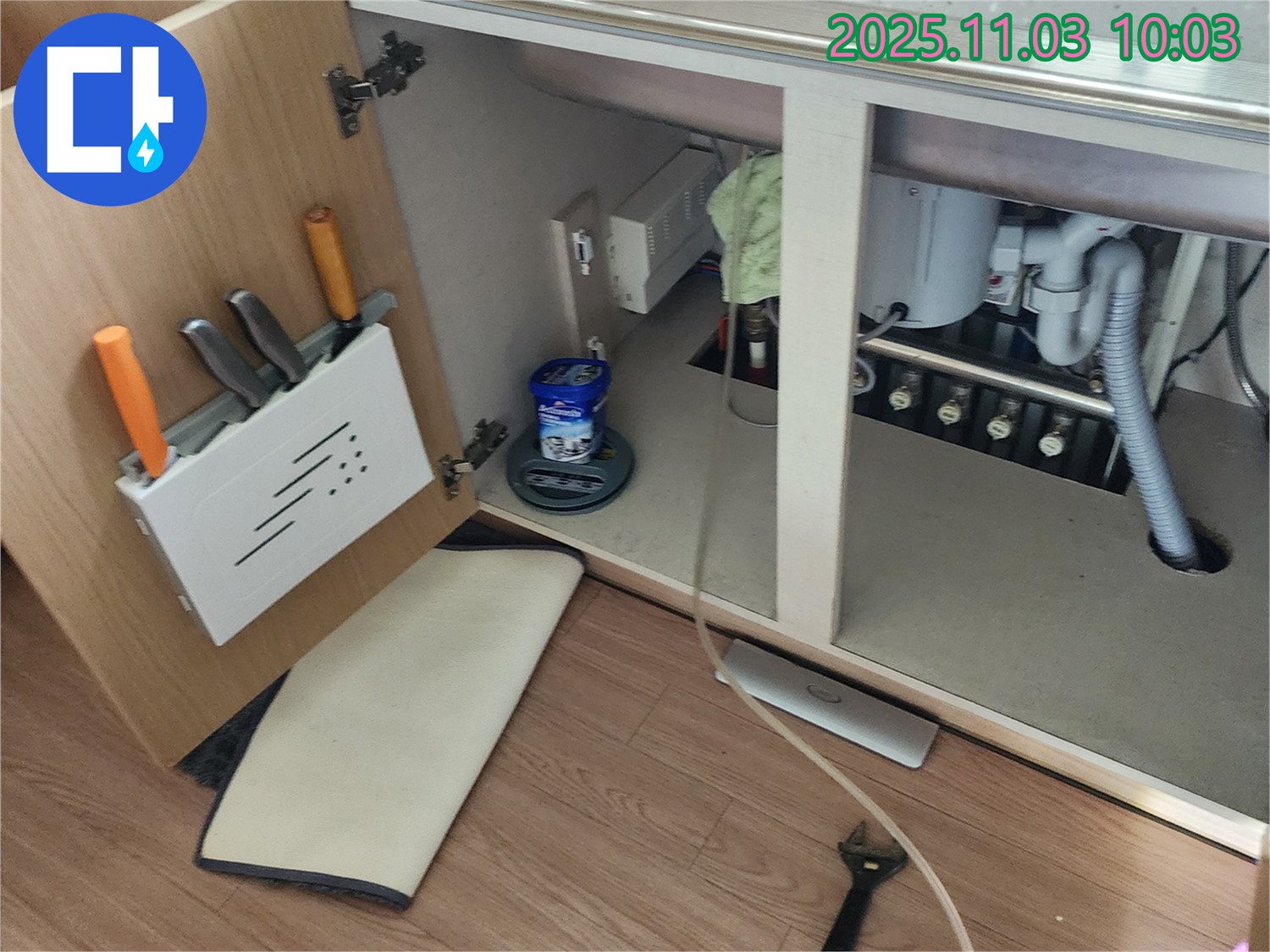 싱크대 하부 누수 - 포천시 소흘읍 누수 전문 업체에서 장비 점검으로 해결