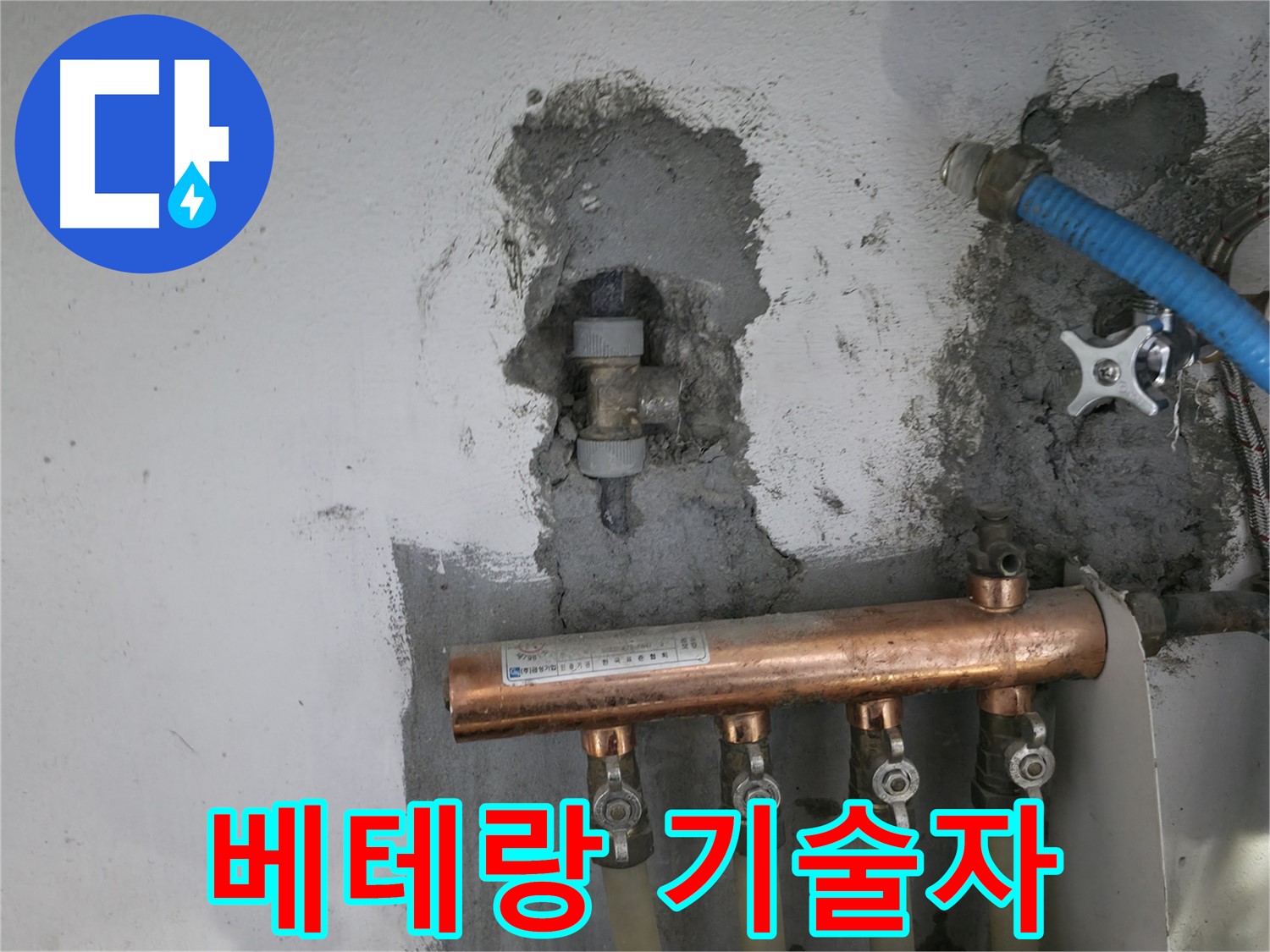 숙련된 기술을 가진 베테랑 기술자의 모습입니다.