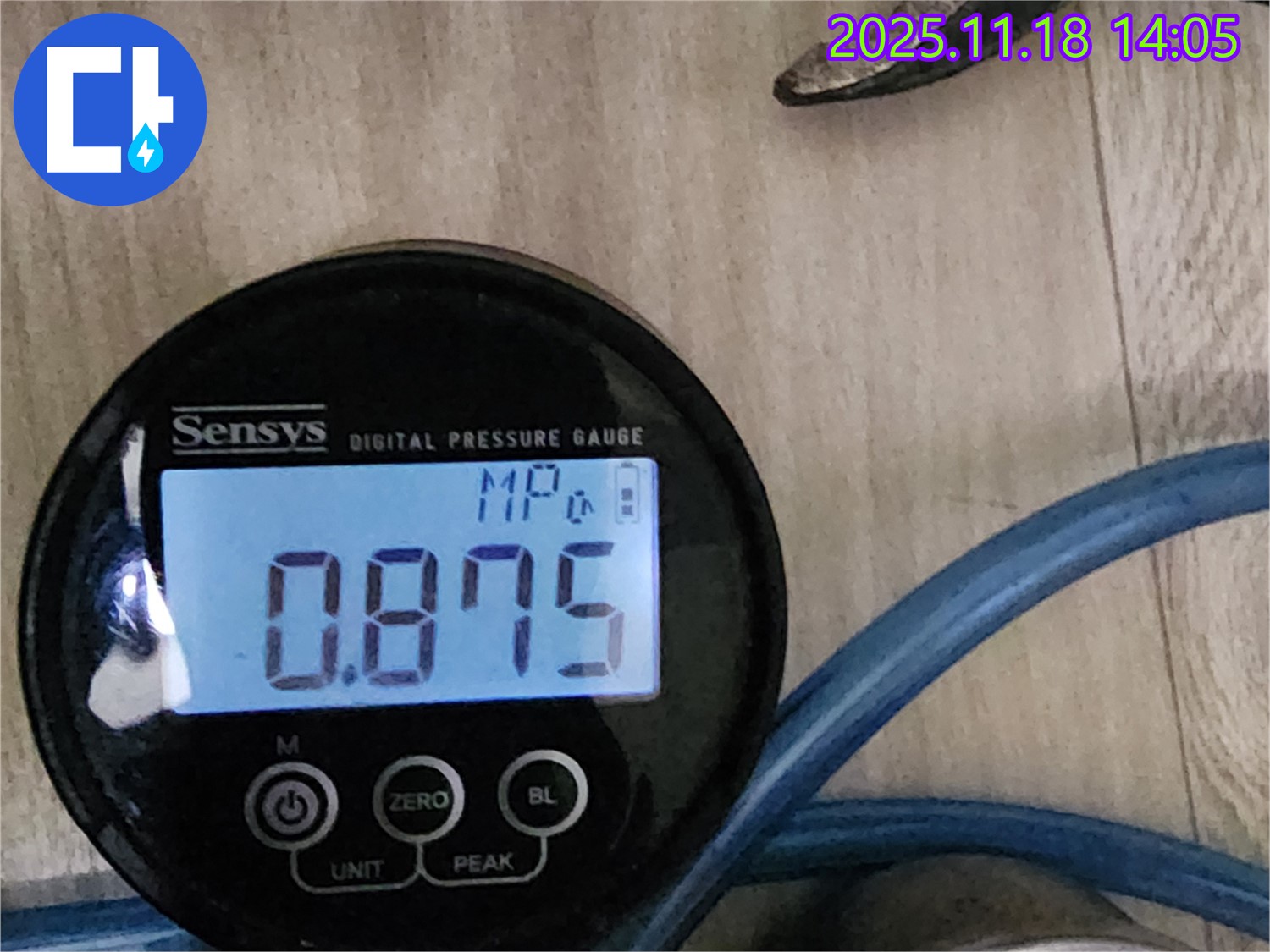 포천 내촌면 누수탐지 - 누수 압력을 꼼꼼하게 체크하여 누수 문제를 완벽하게 해결하는 모습입니다.