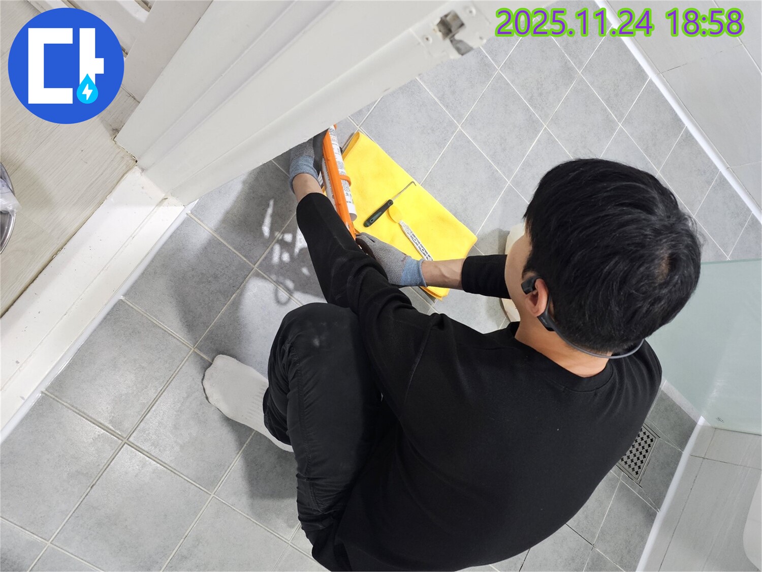 마포구 도화동 욕실 샤워부스 누수 - 실리콘 시공으로 곰팡이와 누수 동시 해결